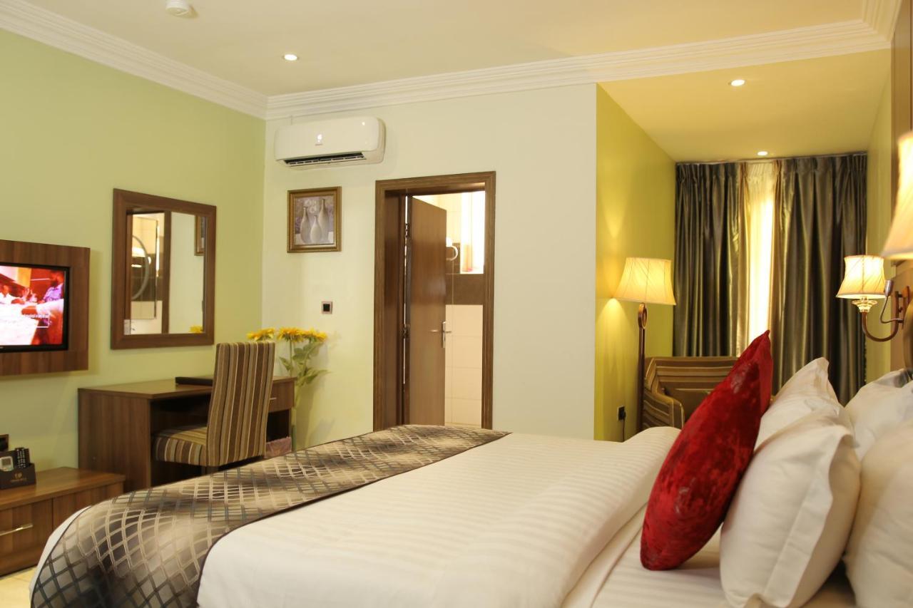 Grand Pela Hotel & Suites Abuja Exterior foto