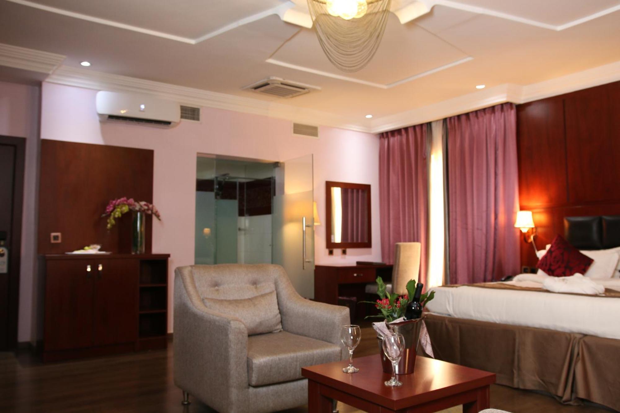 Grand Pela Hotel & Suites Abuja Zimmer foto
